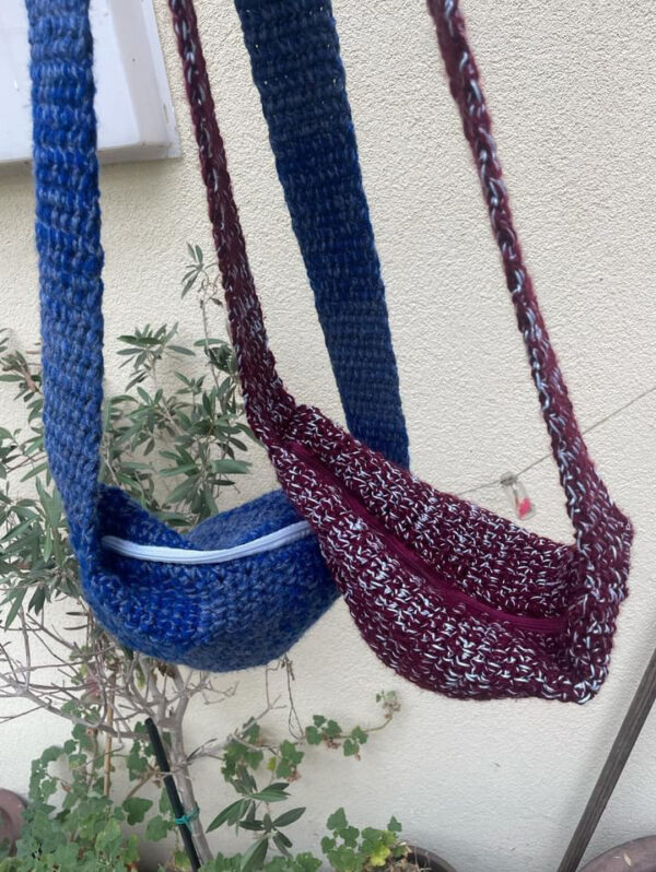 Banana bag crochet pattern in blue and one in burgundy