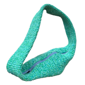 Banana Bag Crochet Pattern by Studio Klara, instructions to make this teal bag, made of scrap yarn, different strands held together.
