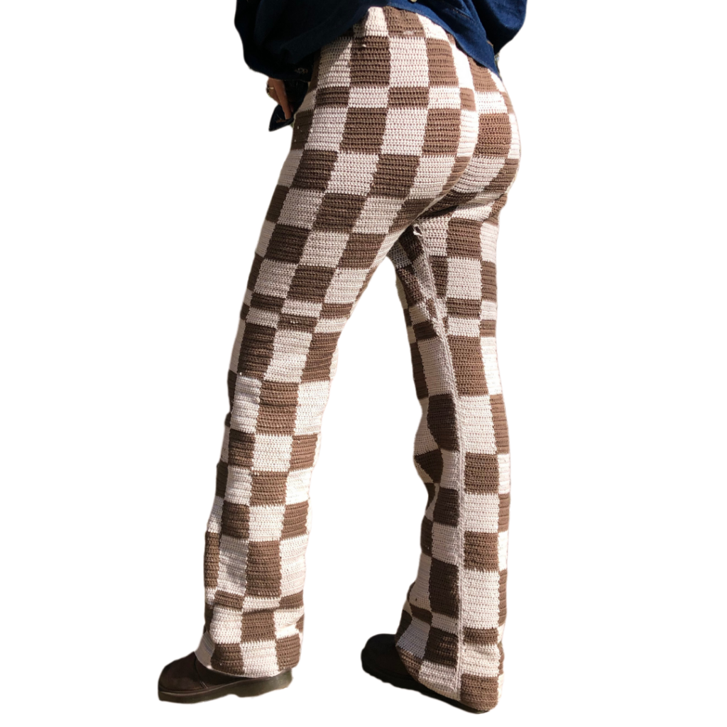 Be Squared Pants Crochet pattern, protoype in beige and brown, seen from the back
