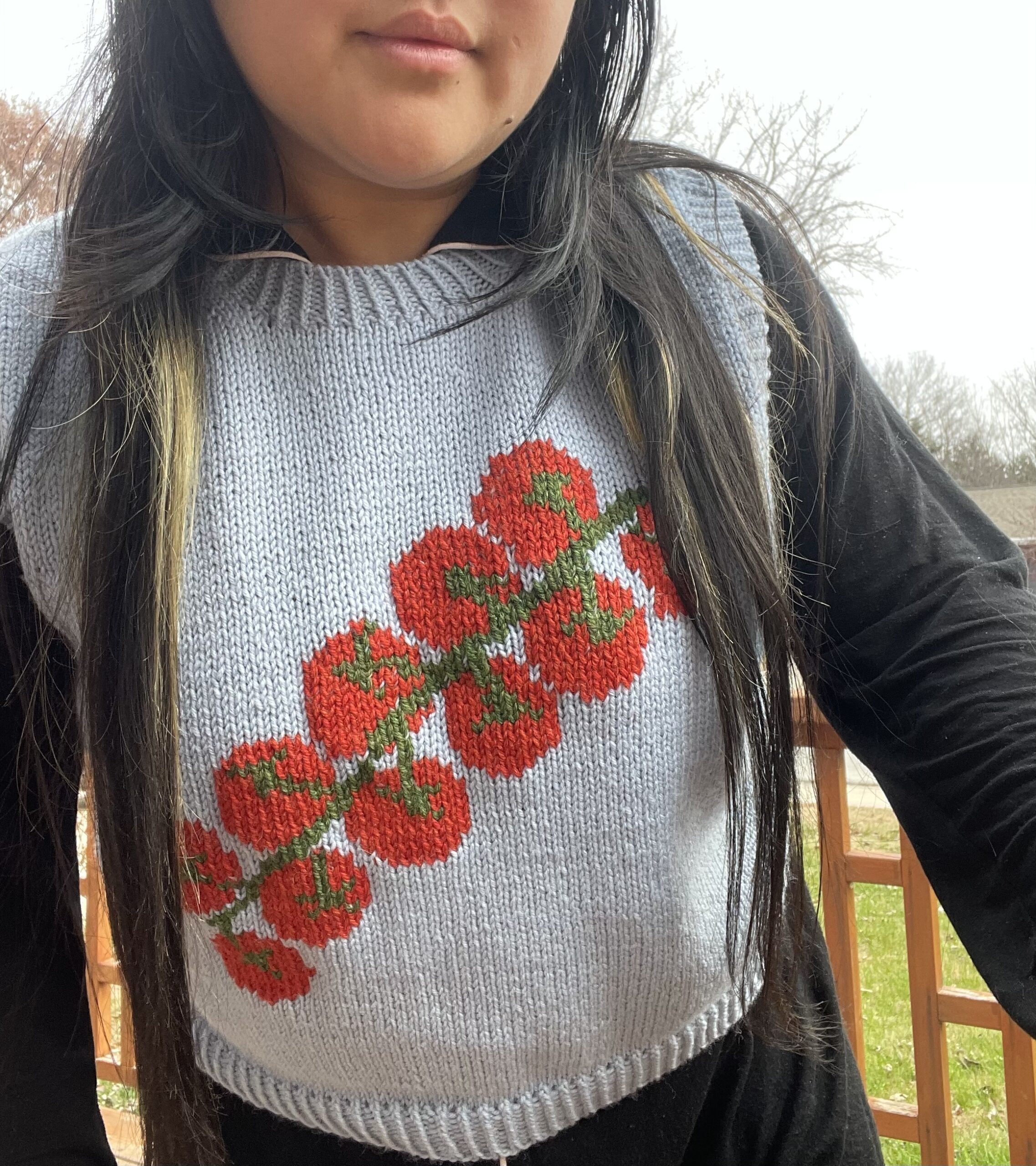 Cherry Tomato Vest, Knitting pattern by Studio Klara, Colourwork and dupicate stitching, lightblue yarn