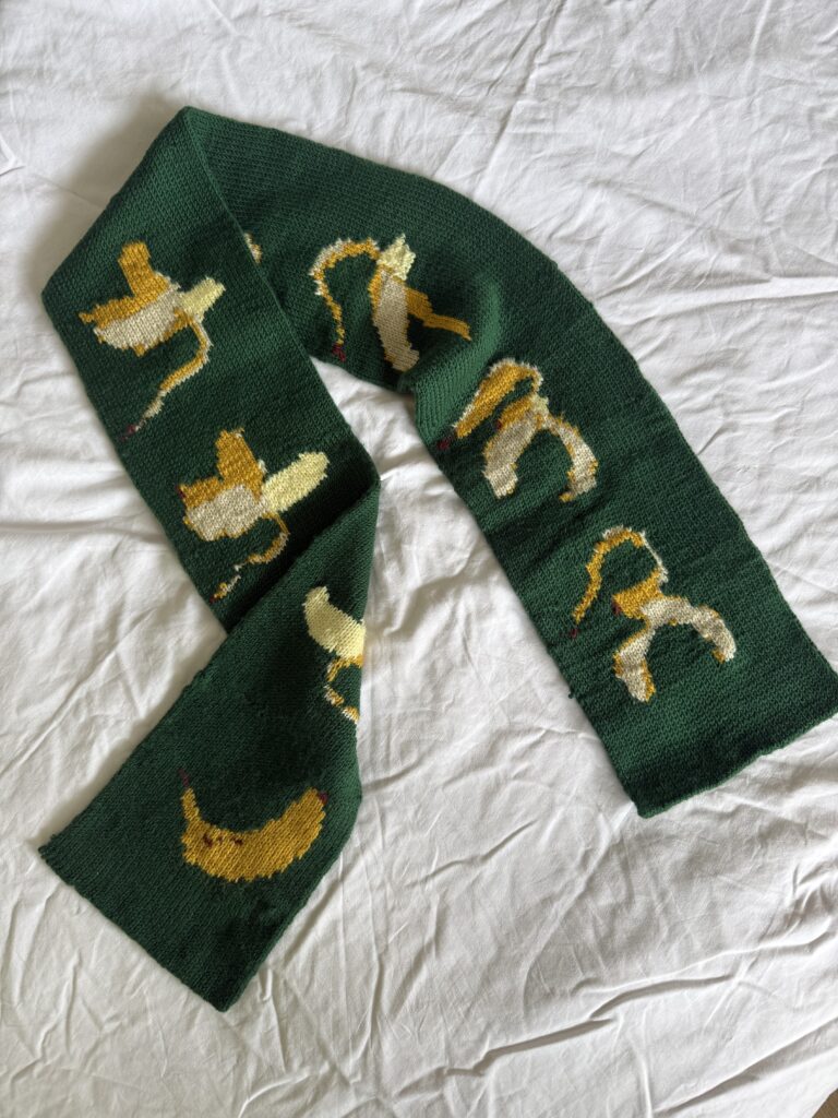 banana scarf flatlay reversible scarf knitting pattern 2